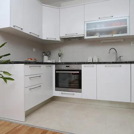 With Parking Space - 13871 Apartament Makarska